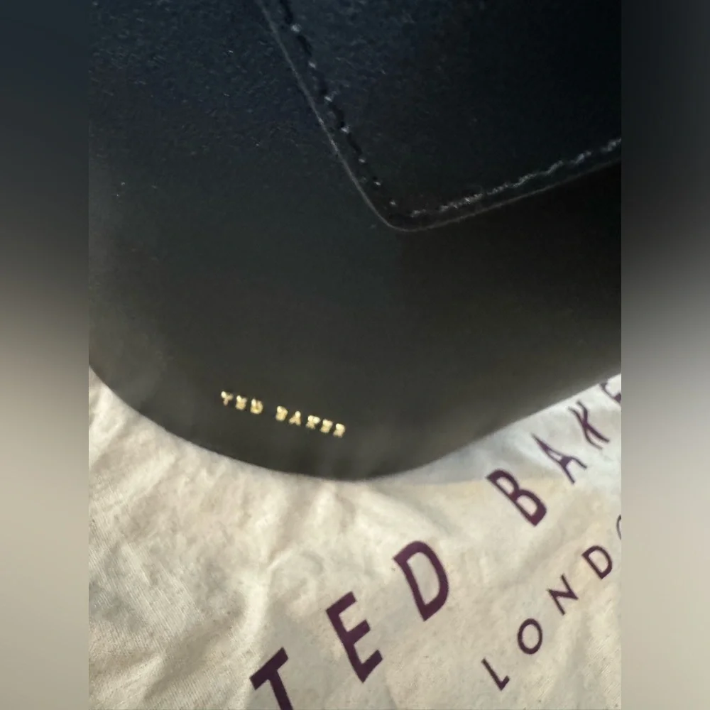 Ted Baker Bucket Bag - Picture 8 of 11